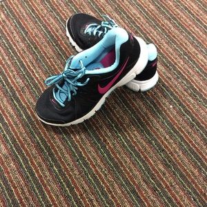 Women Nike Running/Walking Sneaker Size 7